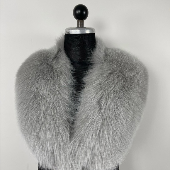 Elegant Gray Fur Collar - Picture 2 of 8